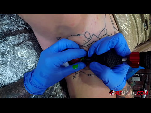 ❤️ Extremadamente tatuado hottie Sully Savage consiguió un tatuaje en su clítoris ☑ Video de sexo de calidad en es.klassikaprint.ru ❌️❤️❤️❤️❤️❤️❤️❤️